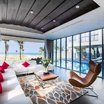 Stunning Ocean Villa Close To The Beach