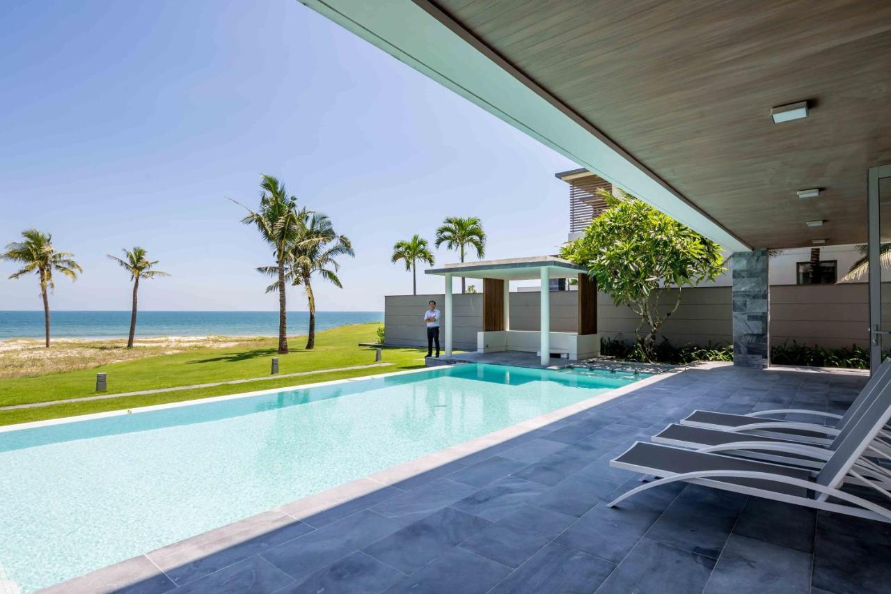 Stunning Ocean Close To The Beach *