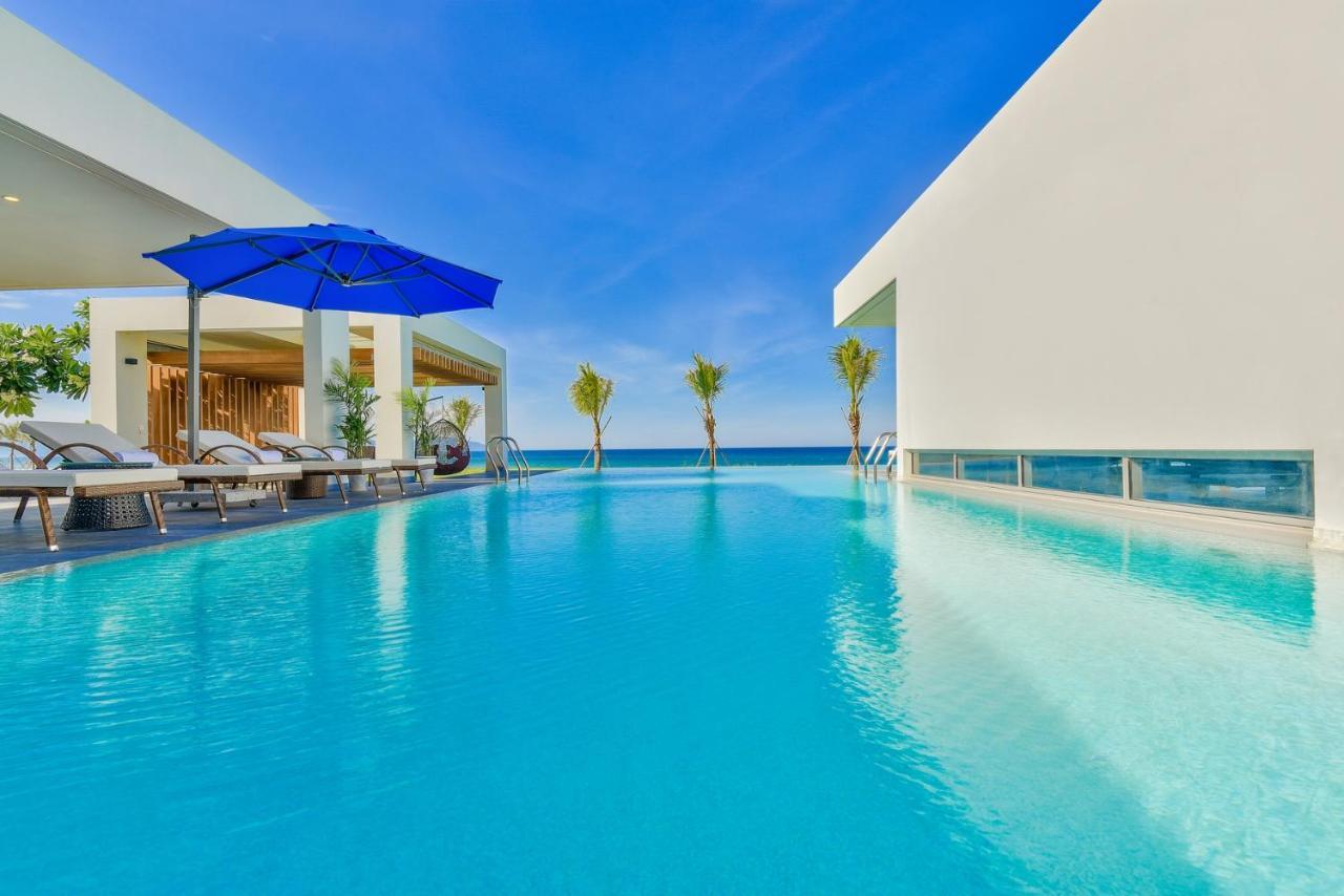Stunning Ocean Close To The Beach *
