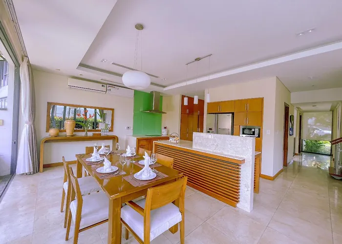 Stunning Ocean Villa Close To The Beach